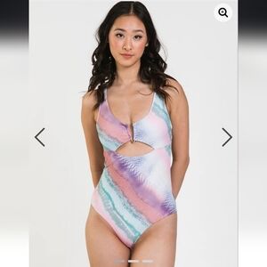 Quint soul one piece swimsuit sz M